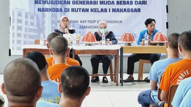 Kanwil Kemenkumham Sulawesi Selatan menggandeng mahasiswa Universitas Muhammadiyah Makassar memberikan penyuluhan terkait bahaya narkoba kepada warga binaan di Rutan Kelas I Makassar, kemarin. (Dok. Humas Kanwil Kemenkumham Sulsel)
