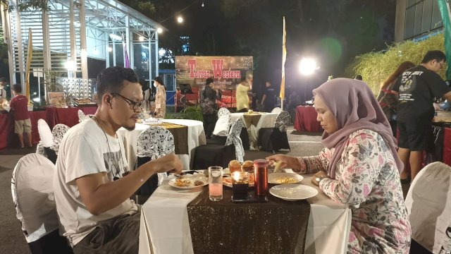 Terraz Westren Novotel Makassar menawarkan sajian all you can eat seharga Rp135 ribu per pax yang dapat dinikmati setiap Jumat dan Sabtu. (Chaerani/Republiknews.co.id)