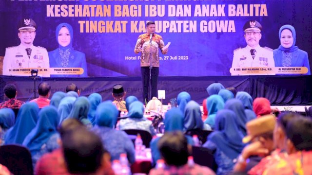 Bupati Gowa Adnan Purichta Ichsan saat memberikan arahan pada Seminar Peran Kepala Desa dalam Percepatan Penurunan Angka Stunting, di Lotus Ballroom, Hotel Four Points By Sheraton, Makassar, kemarin. (Dok. Humas Gowa)