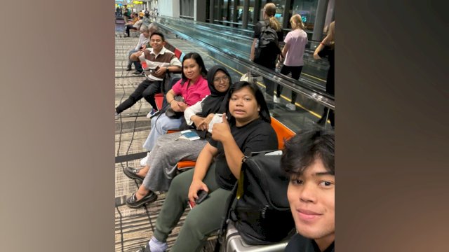 Para mahasiswa Fakultas Kedokteran Unhas saat tiba Bandara Narita Jepang. (Foto Kiriman Gita Tammasse)