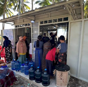 Kebutuhan Air Bersih di Pulau Karumpa Tepenuhi, Warga: Terima Kasih Pak Gubernur Andi Sudirman