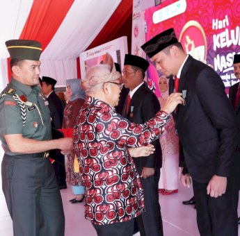 Bangga Kencana dan Penurunan Stunting Jadi Fokus Pembangunan, Bupati Gowa Terima Penghargaan Satyalancana Wira Karya