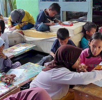 Cerita Astuti Asinu, Dirikan Rumah Belajar Gratis di Kota Baubau