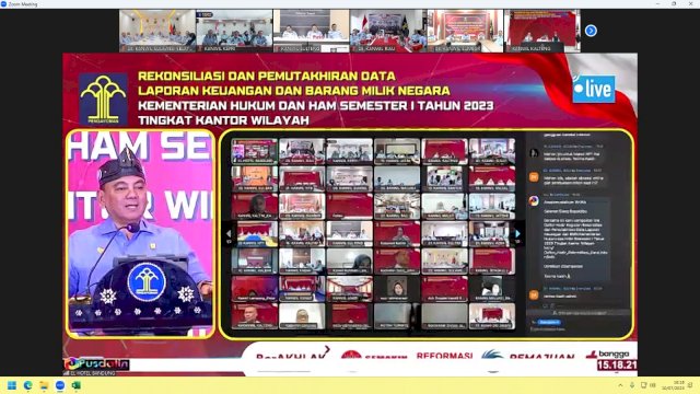 Sejumlah pengelola keuangan Kanwil Kemenkumham Sulsel ikut Rekonsiliasi dan Pemutakhiran Data Laporan Keuangan dan Barang Milik Negara (BMN) Semester I Tahun 2023, di EL Hotel Bandung. Jajaran pimpinan tinggi Kanwil Kemenkumham Sulsel ikut pembukaan secara daring, Selasa, (11/07/2023). (Dok. Humas Kanwil Kemenkumham Sulsel)