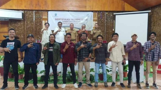 Pelaku Ekraf Bidang Perfilman di Wakatobi bersama Ketua Umum BPI Gunawan Paggaru, Sekjen ADN Erlan Basri, Manajer Sertifikasi untuk kreator film dan televisi Indonesia Muhammad Ikbal beserta jajaran Disparekraf Wakatobi. (Istimewa)