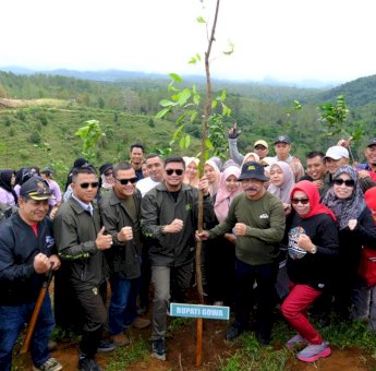 Ribuan Bibit Pohon Ditanam, Komitmen Pemkab Gowa Jaga Kawasan Hutan Kritis