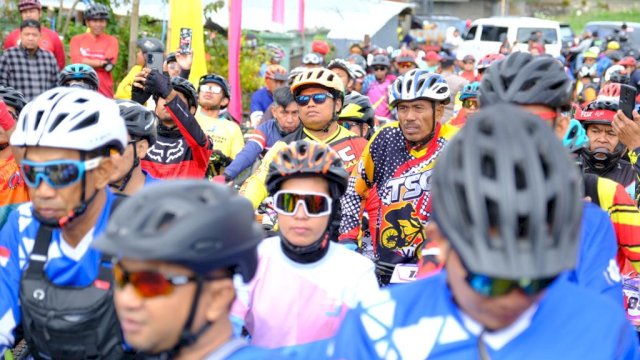 Ratusan peserta dari berbagai daerah mengikuti Mountain Bike Challenge (MBC) Beautiful Malino 2023, Minggu, 16 Juli 2023. (Dok. Humas Gowa)