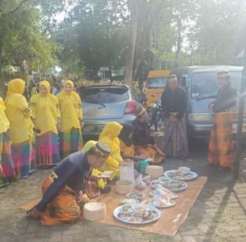 Ribuan Peserta Kirab Budaya Kelilingi Kota Kalong Watansoppeng