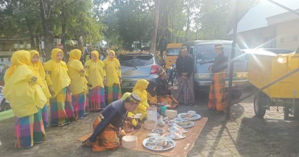 Ribuan Peserta Kirab Budaya Kelilingi Kota Kalong Watansoppeng