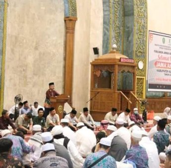 Bupati dan Wakil Bupati Kutim Sambut Kepulangan 171 Jamaah Haji di Masjid Agung