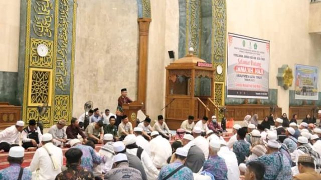 Bupati dan Wakil Bupati Kutim Sambut Kepulangan 171 Jamaah Haji di Masjid Agung