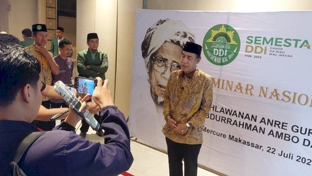 Ketua Komisi VIII DPR RI Ashabul Kahfi, memberikan keterangan pers usai menghadiri Seminar Nasional Kepahlawanan H.Abdurahman Ambo Dalle, Sabtu (22/07/2023). (Istimewa)