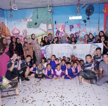 Mercure Makassar Berbagi Makanan Sehat dan Perlengkapan Sekolah ke Siswa TK PABATTA UMMI