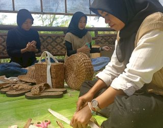 BI Sulsel Lirik Pengembangan Pengrajin Eceng Gondok, Bidik Pasar Ekspor