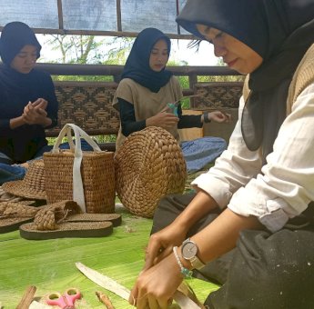 BI Sulsel Lirik Pengembangan Pengrajin Eceng Gondok, Bidik Pasar Ekspor