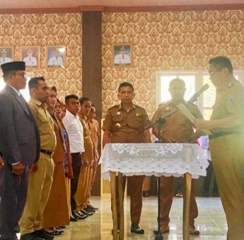 Wabup Muna Lantik Kadis Capil dan Esalon III – IV