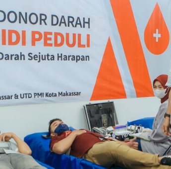 Hadiri Donor Darah Alfamidi, Ketua PMI Makassar Beri Apresiasi dan Selamat Anniversary