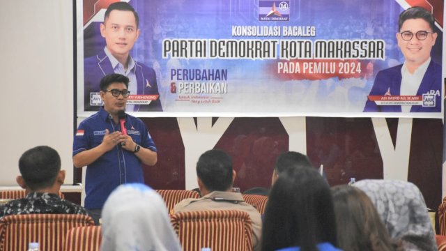 Ketua DPC Partai Demokrat Kota Makassar, Adi Rasyid Ali saat memberikan arahan dalam Konsolidasi Bacaleg DPRD Kota Makassar 2024, Rabu (26/7/2023). (Foto: Istimewa)