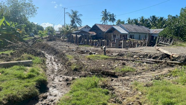 Proyek pembangunan Jembatan Mangkrak di Desa Bua, Kecamatan Tellulimpoe, Kabupaten Sinjai yang sementara Diusut Kejaksaan Negeri Sinjai. (ist)