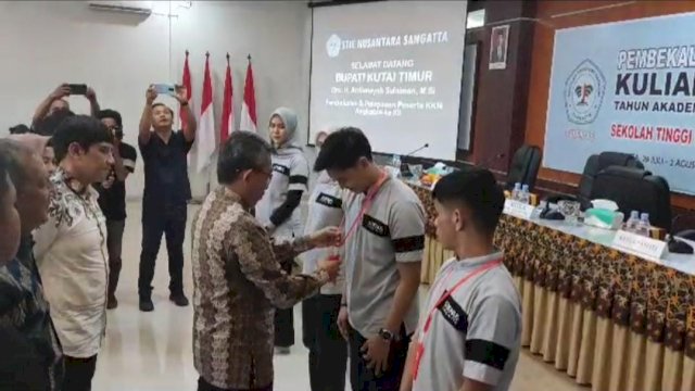 Bupati Kutim Ardiansyah Sulaiman, saat menghadiri pembekalan dan pelepasan Mahasiswa KKN STIE Nusantara Sangatta, Jumat (28/07/2023). (Istimewa)