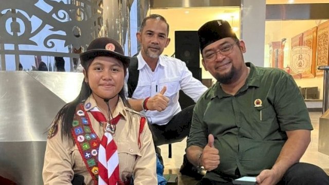 Anggota DPRD Kutai Timur Faizal Rachman, bersama Siswi SMPN 1 Kaubun Wia Refsia Septa Dela, yang menjadi salah satu peserta Jambore Internasional di Korea Selatan. (Istimewa)