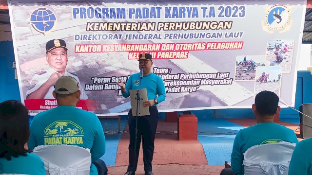 Ket : Kepala Kantor KSOP Parepare, Shaiful Horry saat memberikan sambutan pada pembukaan Program Padat Karya (Foto : Mulyadi Ma'ruf / Republiknews.co.id)