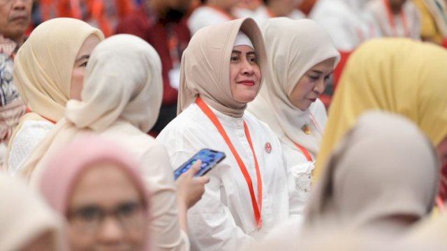 Ketua Dewan Kerajinan Nasional Daerah (Dekranasda) Kota Makassar, Indira Yusuf Ismail saat menghadiri peringatan HUT Dekranas ke-43 di Medan, Selasa (16/5/2023). (Foto: Istimewa)