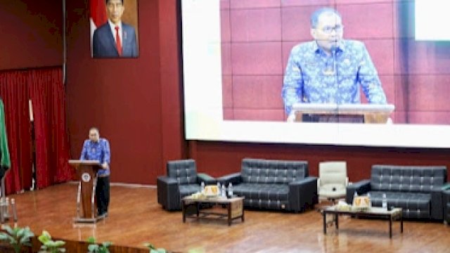 Wali Kota Makassar, Moh Ramdhan Pomanto saat memberkan sambutan pada kegiatan Advance Training (LK-III)Badko HMI Sulselbar di Ballroom UNM Phinisi, Rabu (17/5/2023). (Foto: Istimewa)