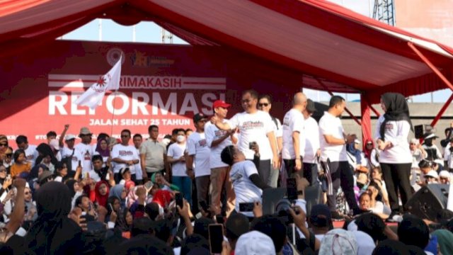 Wali Kota Makassar, Moh Ramdhan Pomanto saat menghadiri acara Jalan Sehat 25 Tahun Reformasi yang digelar oleh Aliansi Demokrasi Rakyat (ALDERA) di Anjungan Pantai Losari, Minggu (28/5/2023). (Foto: Istimewa)