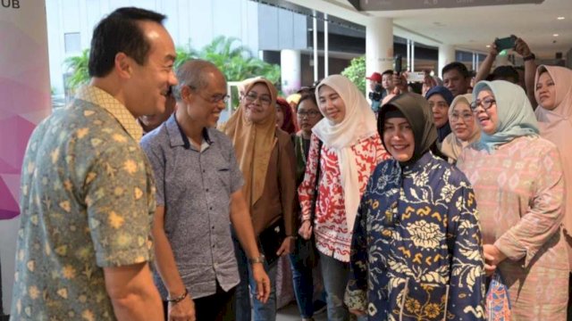 Bunda PAUD Kota Makassar, Indira Yusuf Ismail bersama 32 kepala sekolah berkunjung ke Our Tampines Hub, Singapura, Minggu (28/5/2023). (Foto: Istimewa)