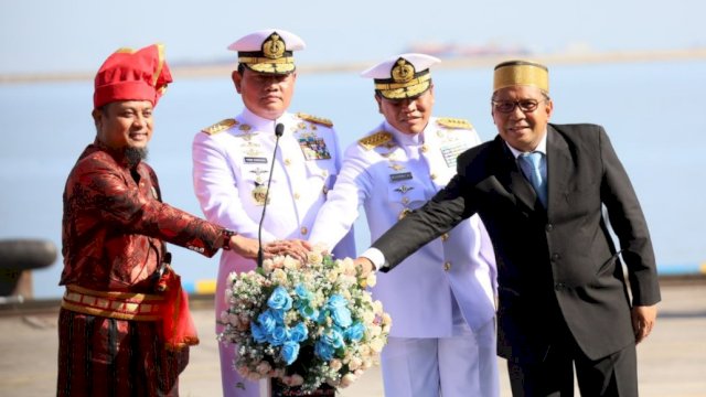 Suasana pembukaan secara resmi event internasional Multilateral Naval Exercise Komodo (MNEK) 2023 di Pelabuhan Soekarno-Hatta, Senin (5/6/2023). (Foto: Istimewa)