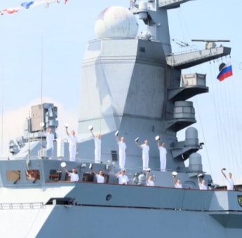 Danny Dampingi Panglima TNI Sapa Armada Perang Kapal Asing