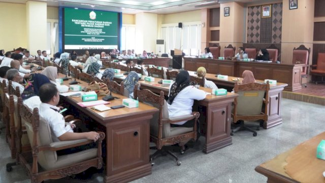 Suasana rapat Panitia khusus (Pansus) Ranperda Pajak Daerah dan Retribusi Daerah DPRD Sulawesi Selatan, Rabu (12/7/2023). (Foto: Istimewa)