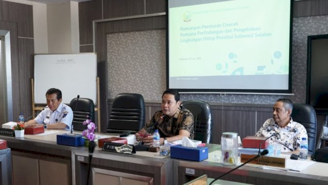 Suasana RDP Pansus Ranperda tentang Perlindungan dan Pengelolaan Lingkungan Hidup di ruangan Komisi B DPRD Sulsel, Jalan Urip Sumoharjo, Makassar, Rabu (26/7/2023). (Foto: Istimewa)