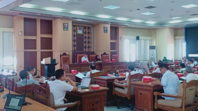 Suasana RDP Pansus Ranperda tentang ideologi pancasila dan wawasan kebangsaan yang digelar di ruang Komisi C DPRD Sulsel, Rabu (26/7/2023). (Foto: Istimewa)