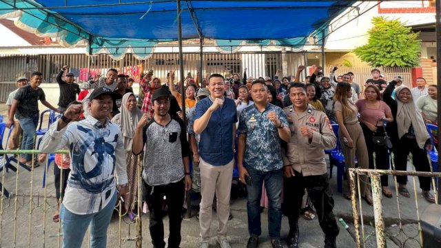 Anggota DPRD Sulawesi Selatan, Edward Wijaya Horas melakukan pengawasan pelaksanaan APBD Sulsel di Kelurahan Maccini Sombala, Kecamatan Tamalate, Makassar, Sabtu (22/7/2023). (Foto: Istimewa)