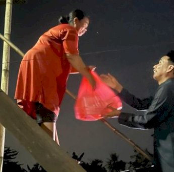 Sambangi Sudiang Raya, Rudianto Lallo Bagi-bagi Makanan Sahur
