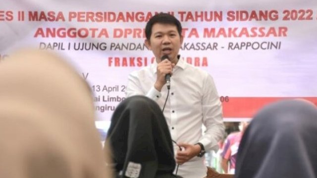 Ketua Komisi B DPRD Kota Makassar, Eric Horas saat melakukan reses di Jalan Sungai Limboto, Kelurahan Lajangiru, Makassar, Kamis (13/4/2023). (Foto: Istimewa)