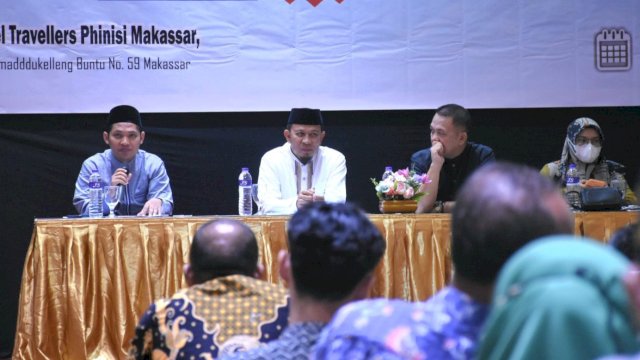 Anggota DPRD Makassar, Hasanuddin Leo saat menyosialisasikan Perda Nomor 5 Tahun 2006 tentang Pengelolaan Zakat di Hotel Travelers Phinisi Makassar, Makassar, Sabtu (1/4/2023). (Foto: Istimewa)