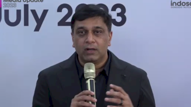 President Director and CEO Indosat Ooredoo Hutchison, Vikram Sinhad di sela-sela menjelaskan kondisi kinerja keuangan pada Media Update 1H 2023 secara virtual, Jumat, (28/07/2023). (Chaerani/Republiknews.co.id)