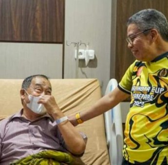 Wali Kota Parepare Taufan Pawe Jenguk Wawali Pangerang Rahim di RSUD Andi Makkasau Parepare