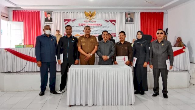 LKPJ Tahun 2022 Pj Bupati Buteng diterima 5 Fraksi DPRD. (Istimewa)