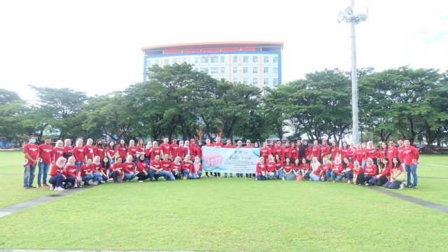 Puluhan Dokter Spesialis Kulit dan Kelamin yang tergabung dalam Perdoksi Cabang Makassar, saat menggelar Bakti Sosial di Kabupaten Bantaeng. (Istimewa)