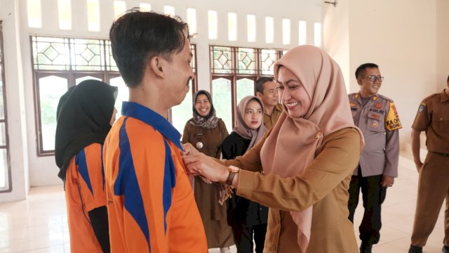 Bupati Luwu Utara Indah Putri Indriani saat membuka Pelatihan Berbasis Kompetensi (PBK) Kabupaten Luwu Utara tahun 2023.