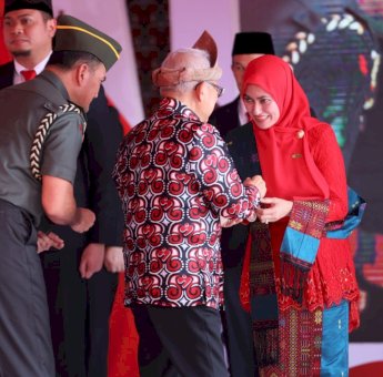 Indah Putri Indriani Raih Satyalancana Wira Karya Dari Presiden Jokowi