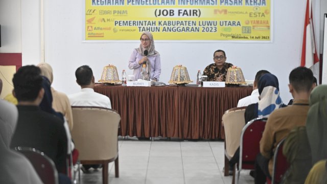 Bupati Luwu Utara Indah Putri Indriani saat membuka Job Fair yang digelar pemda Luwu Utara.