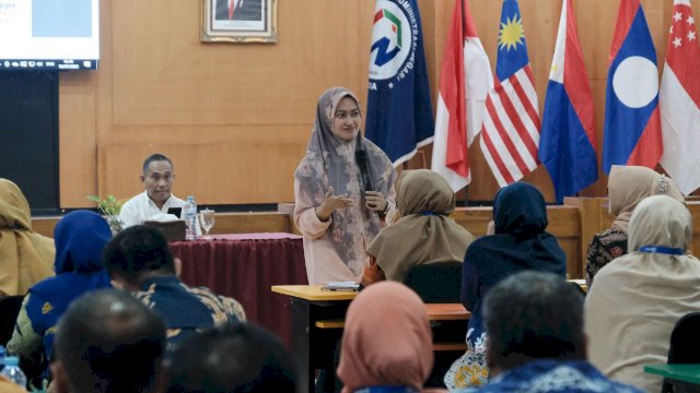 Bupati Luwu utara, Indah Putri Indriani menjadi pembicara Di hadapan 82 peserta PKA Angkatan IV dari pelbagai daerah di Indonesia.