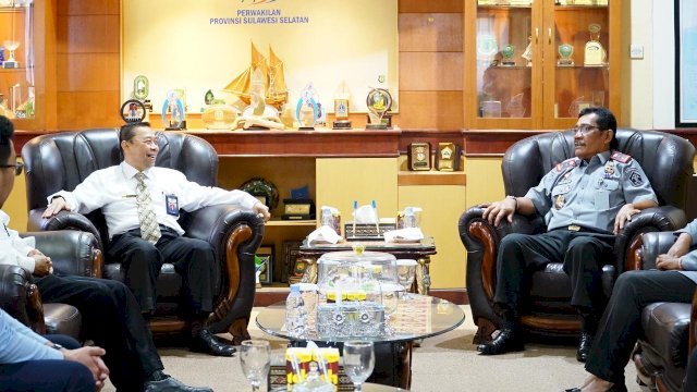 Kakanwil Kemenkumham Sulsel Liberti Sitinjak saat melakukan koordinasi dengan Kepala Perwakilan BPKP Sulsel, Rizal Suhaili, di Kantor BPKP Sulsel, di Jalan Tamalanrea Raya, Makassar, Senin, (31/07). (Dok. Humas Kanwil Kemenkumham Sulsel)