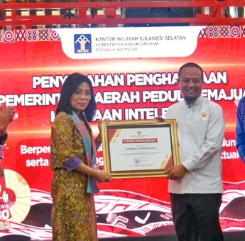 Menkumham RI Beri Penghargaan ke Gubernur Sulsel, Dinilai Aktif Dukung Program KI