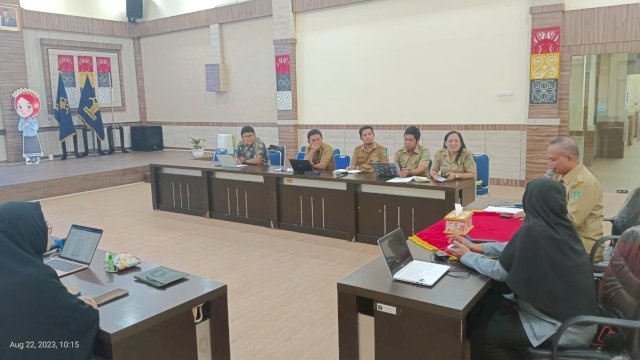 Tim Perancang Perundang-undangan Kanwil Kemenkumham Sulsel saat melakukan pertemuan di Aula Kanwil Kemenkumham Sulsel, kemarin. (Dok. Humas Kanwil Kemenkumham Sulsel)